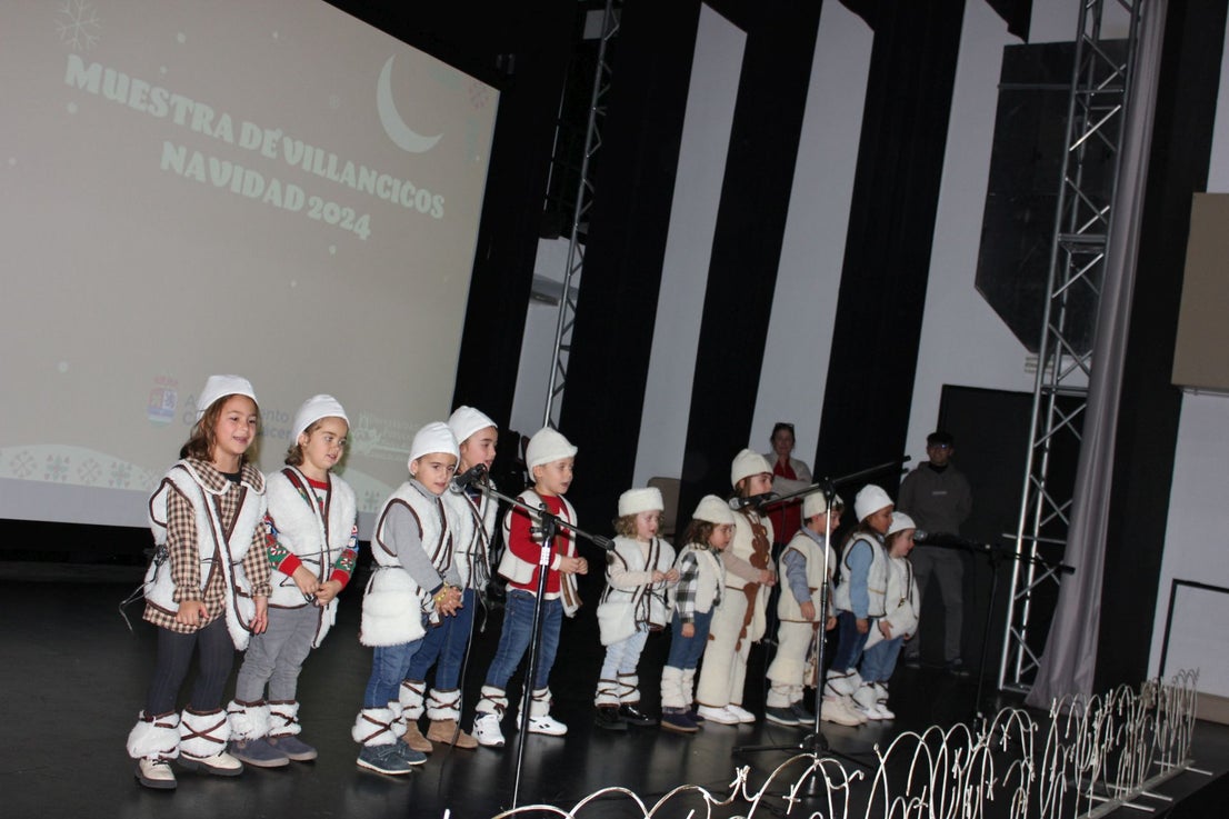 Los casareños avivan la tradición de cantar villancicos antes de la llegada de la Navidad