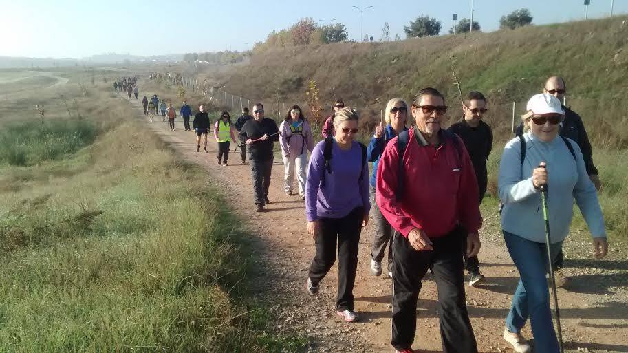 La ruta senderista partió ayer desde Cáceres y llegó hasta Casar, regresando de nuevo a la capital. 