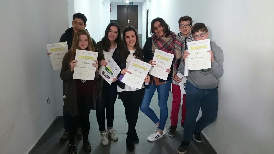 Son estudiantes del segundo curso de ESO. 
