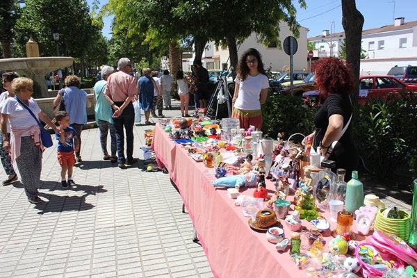 La plaza de Sancho IV acoge hoy el mercadillo de segunda mano nocturno