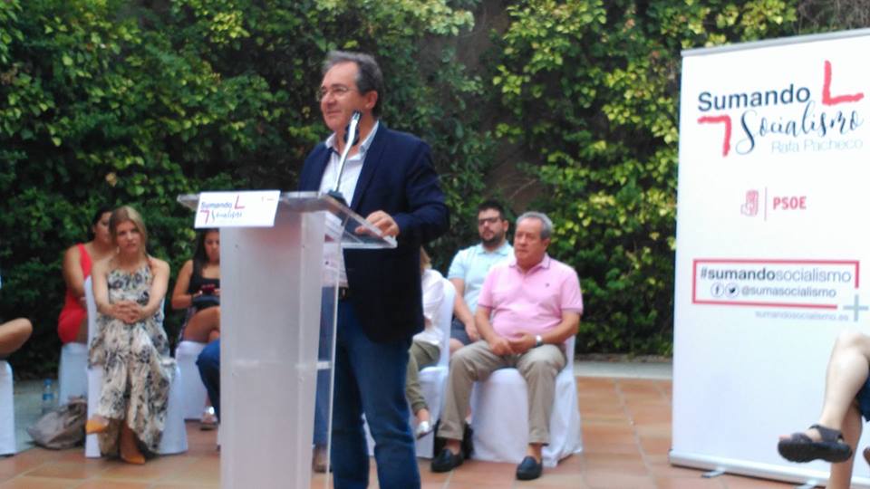 Rafael Pacheco en su acto de presentación, esta tarde en Cáceres . JOAQUÍN BOTE