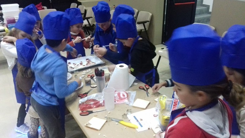Los niños se han aplicado para elaborar los mejores platos. 