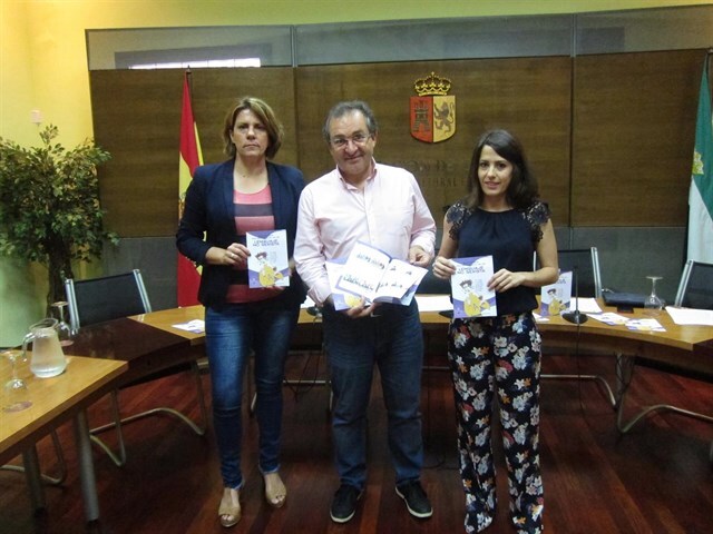 El alcalde, Rafael Pacheco, junto a las concejalas Vítora Moreno y Tamara Lázaro. CEDIDA