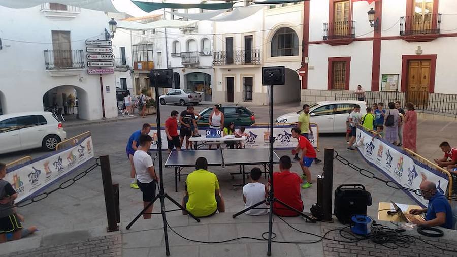 Donan 100 kilos de tapones recopilados durante el verano deportivo