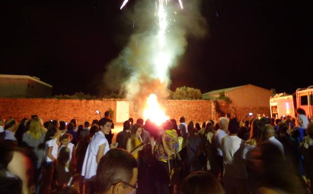 La hoguera de San Juan de Castuera 