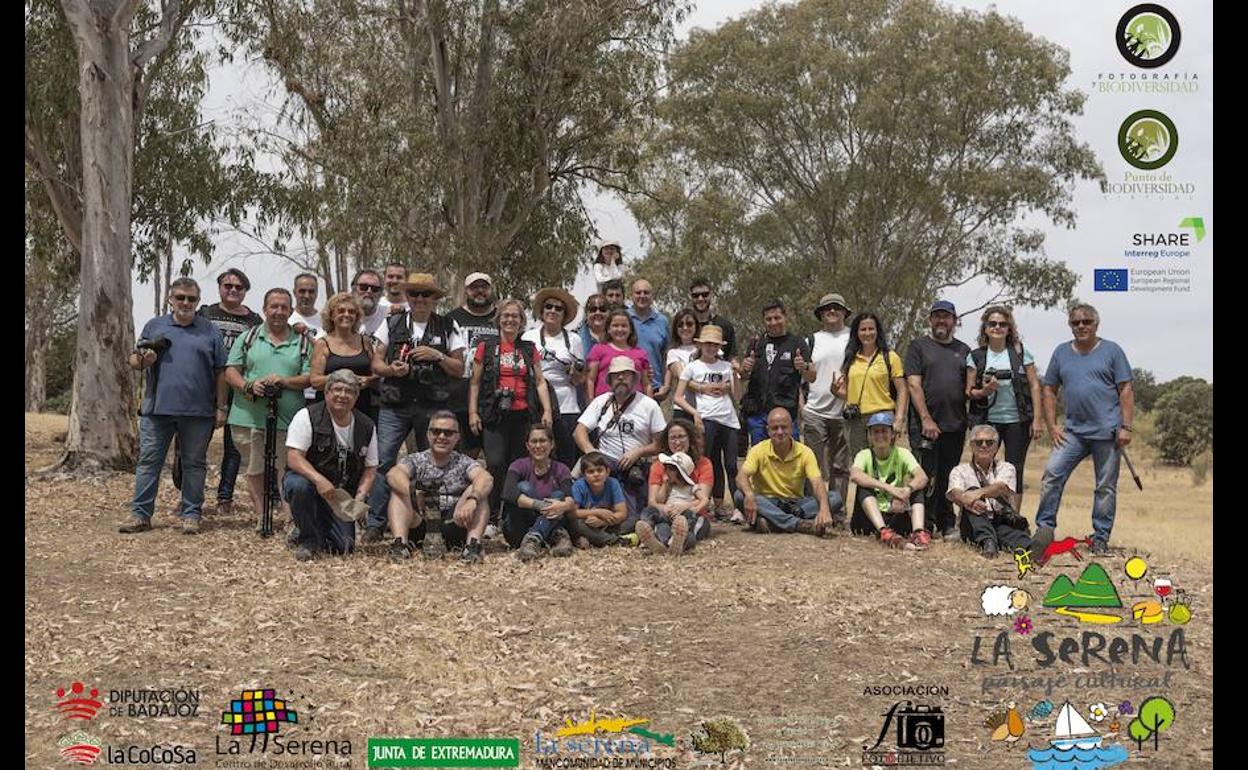 Fotografía grupal de los participantes en el taller 