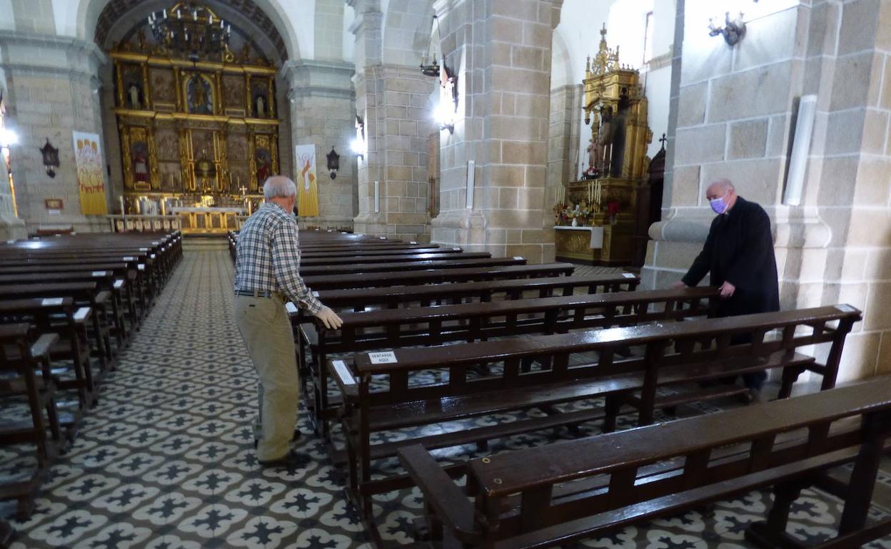 La parroquia reanuda hoy lunes la celebración de misas con aforo limitado a 60 personas