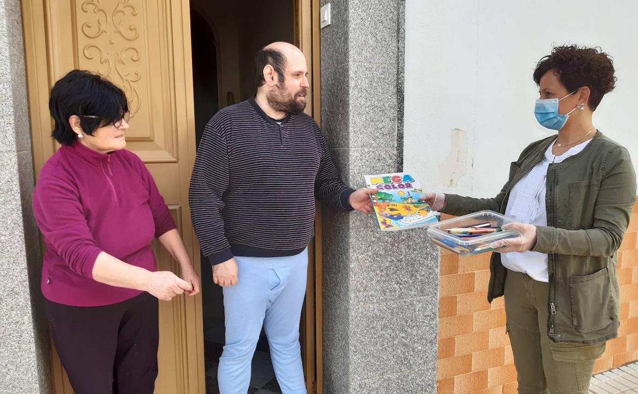 Adiser-Horizontes distribuye material didáctico para que sus usuarios puedan seguir formándose desde casa