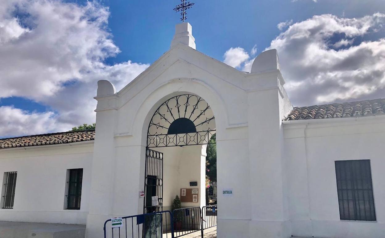 El Ayuntamiento ultima los preparativos en el cementerio de cara al Día de Todos los Santos