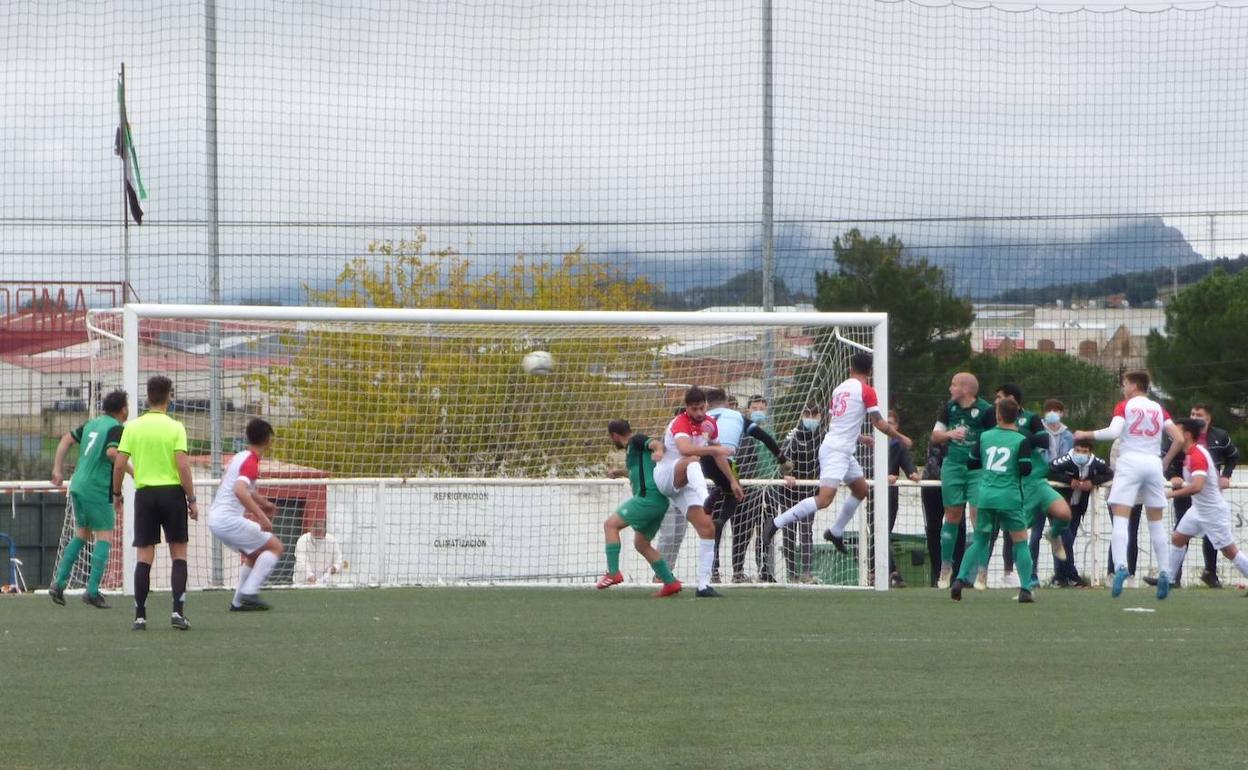 El CD Castuera-Subastacar gana al Monterrubio (3-0) y se engancha a los puestos de cabeza