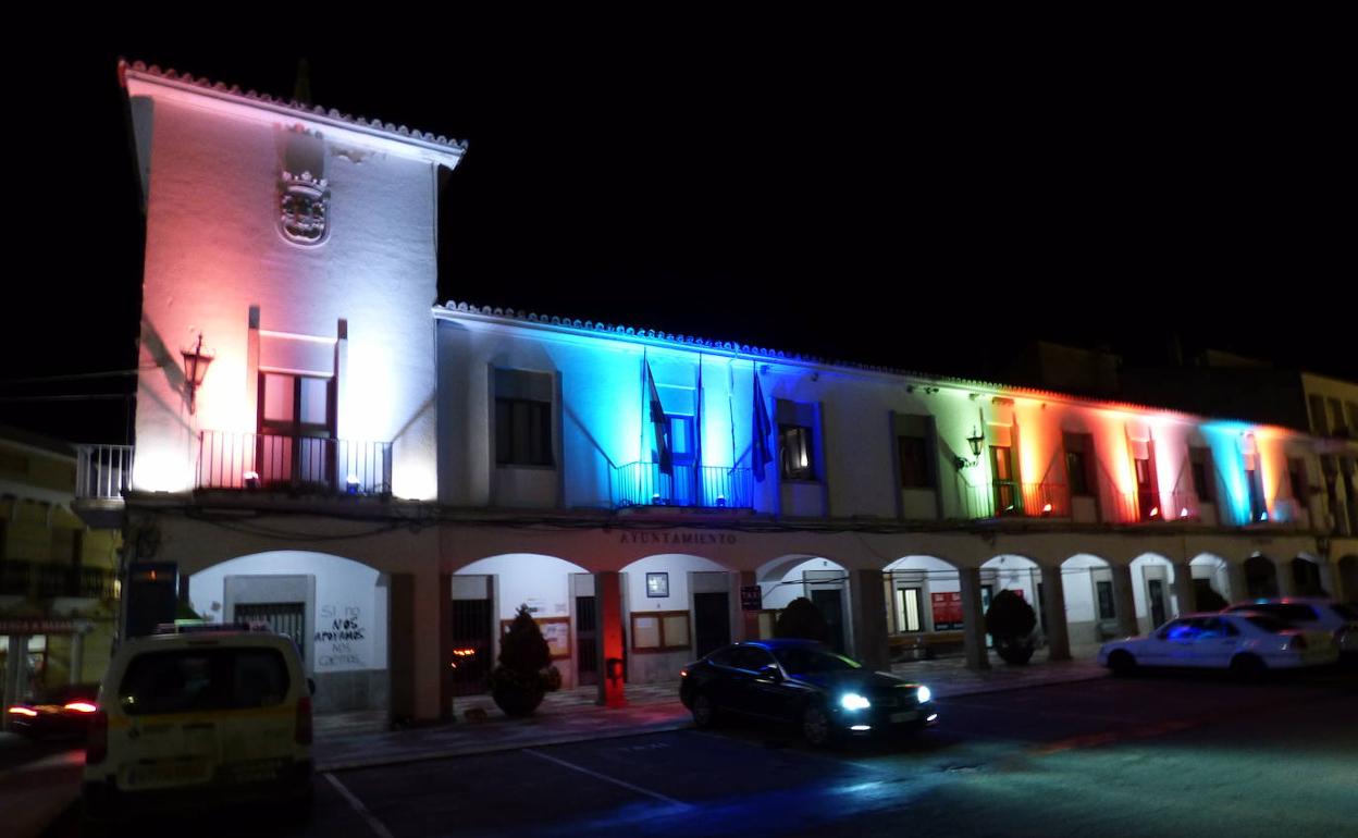 Iluminación de la fachada del Ayuntamiento de Castuera 