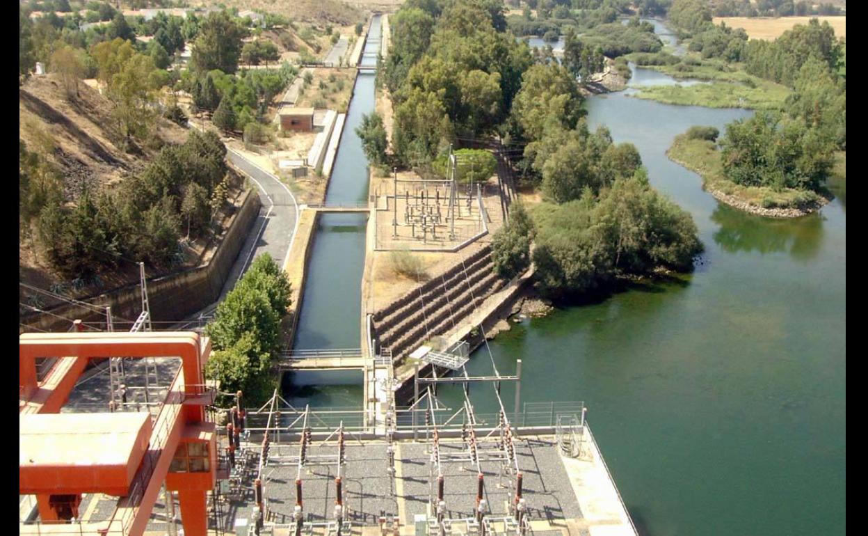 Aguas abajo del Embalse del Zujar.