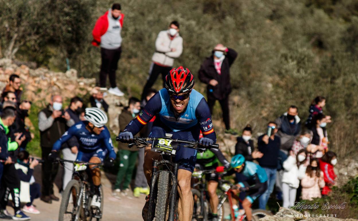 Podio para Pedro Merino y Cristina Barrado vencen en la Media Maratón 'Desafío La Buitrera'