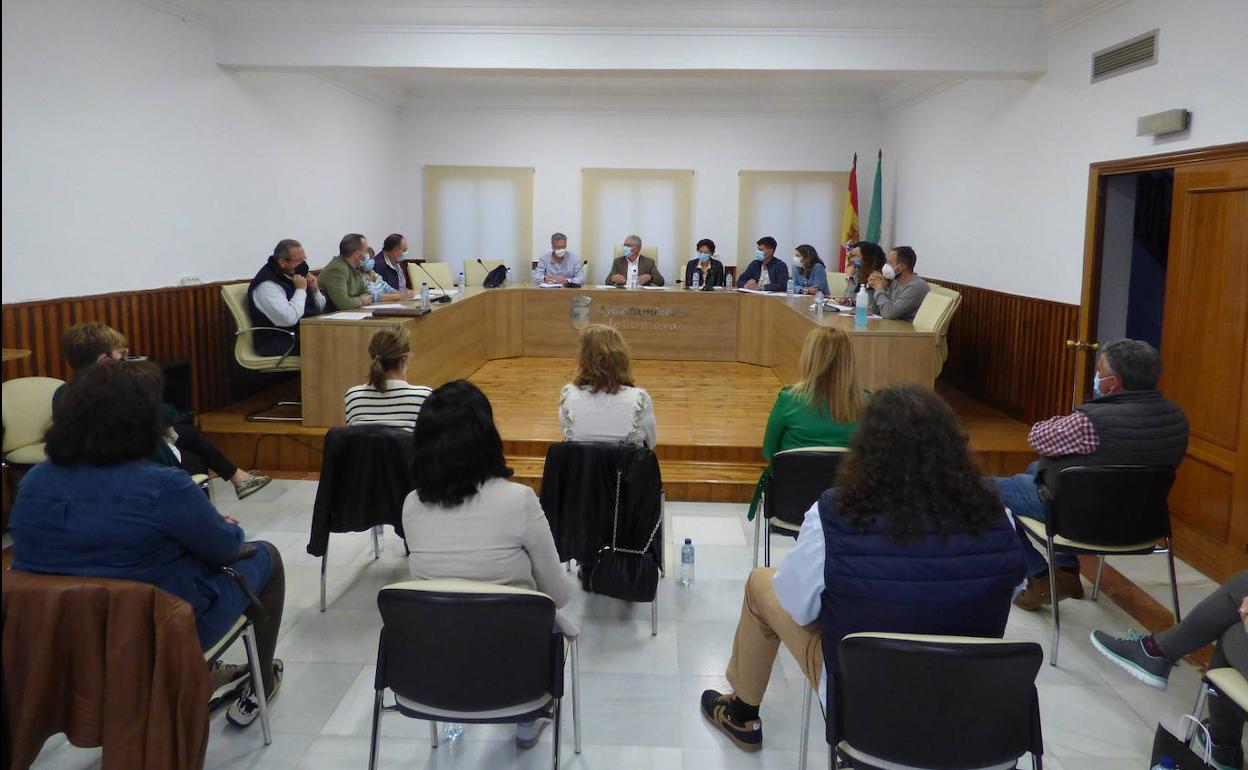 La intervención del alcalde sobre sentencia absolutoria de los cargos que se le imputaban centra la atención del pleno de ayuntamiento