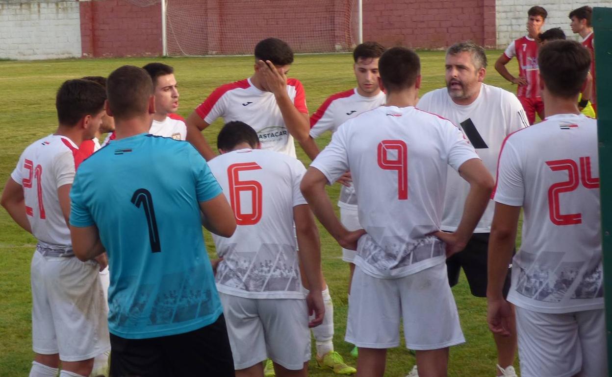 El CD Castuera-Subastacar se estrena hoy ante su afición