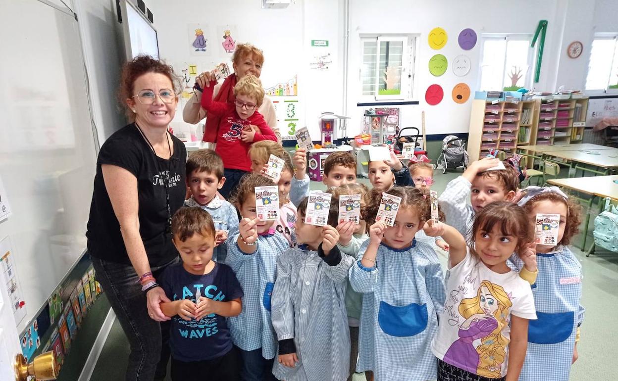 La Biblioteca Municipal entrega el carnet especial 'Infantilteca' al alumnado de Educación Infantil de los centros educativos de Castuera