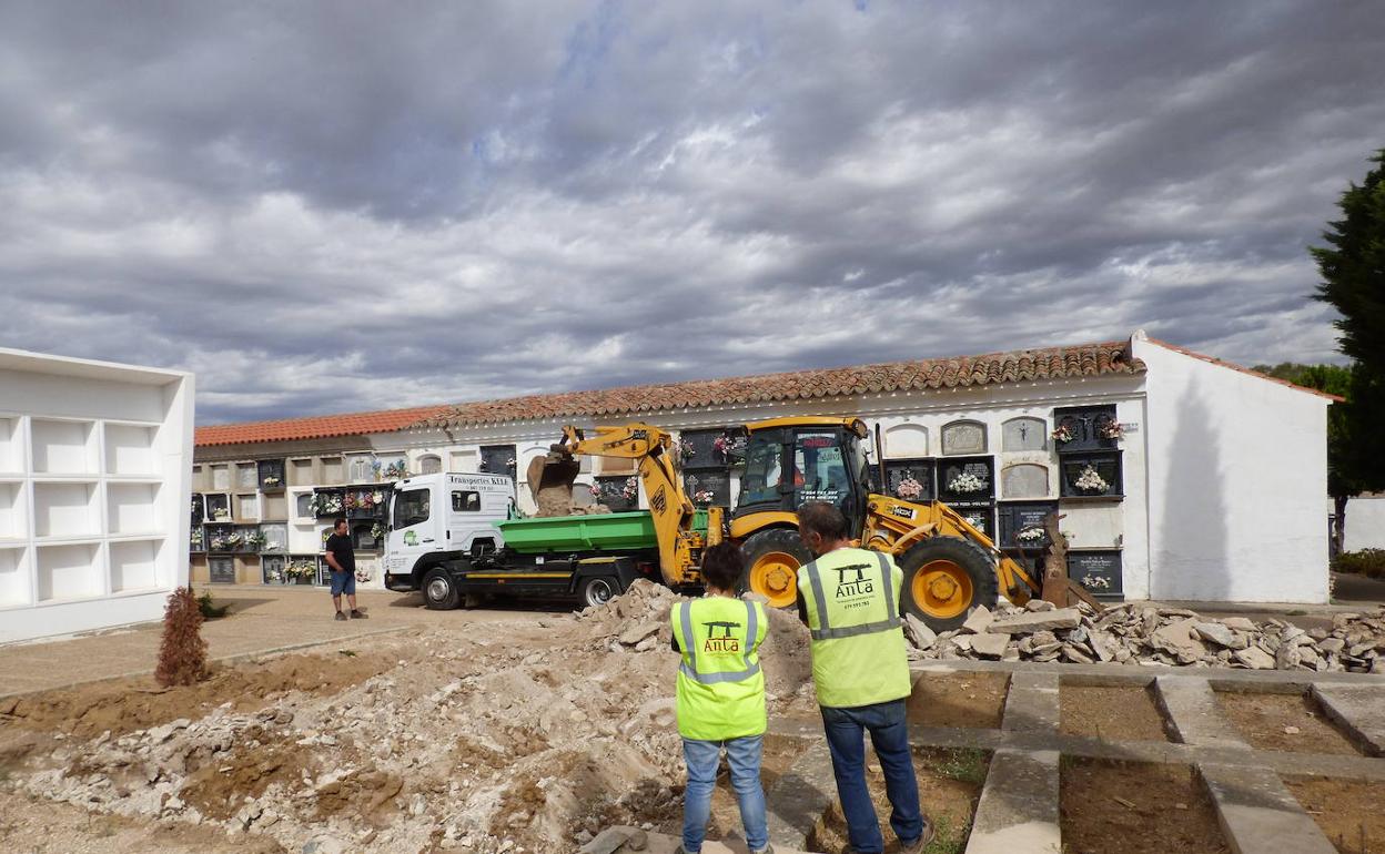La intervención arqueológica realizada en el cementerio confirma la existencia de nuevas fosas comunes en la zona de 'Los Desamparados'