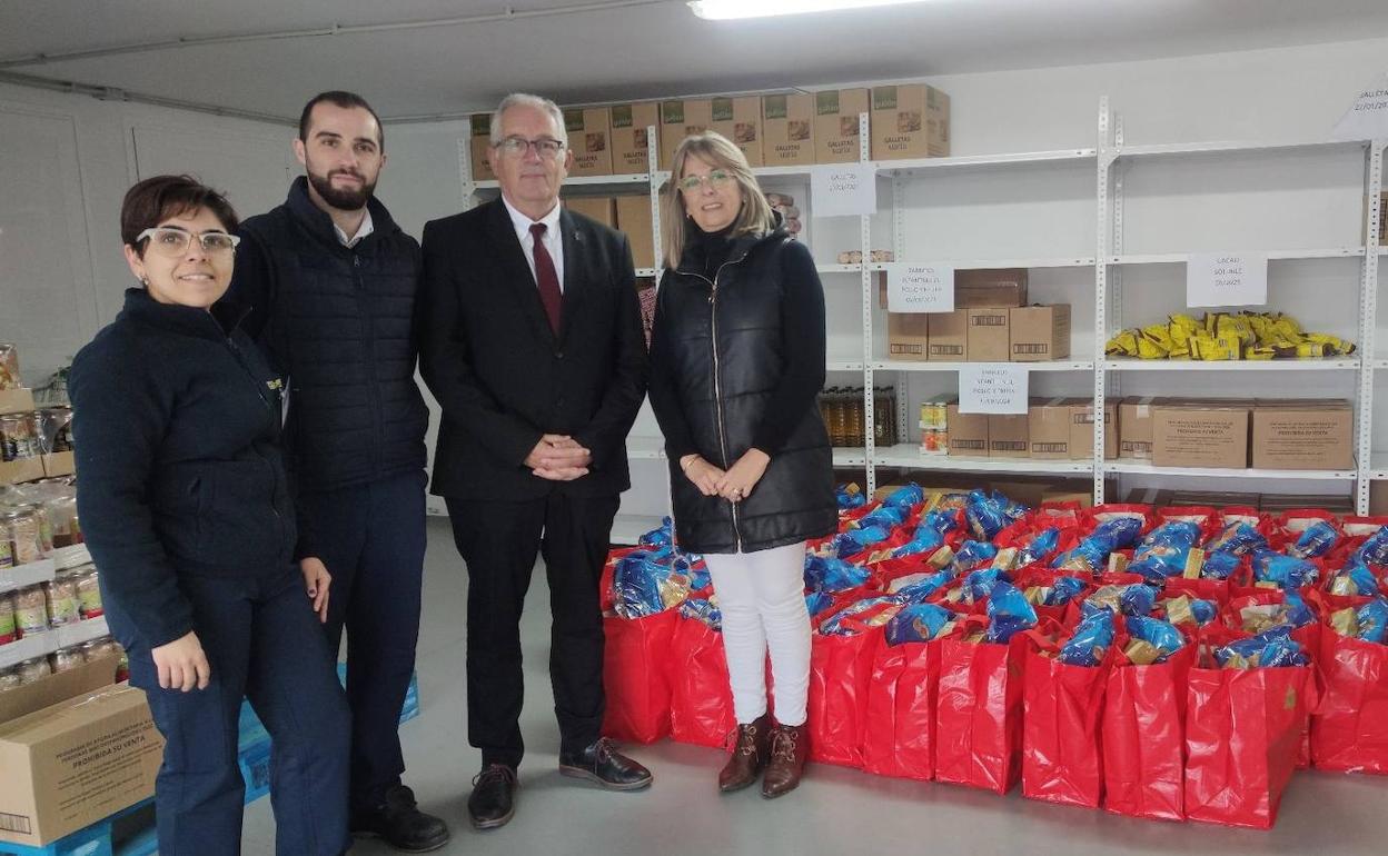 El Ayuntamiento entrega 75 cestas de navidad a familias en situación de vulnerabilidad