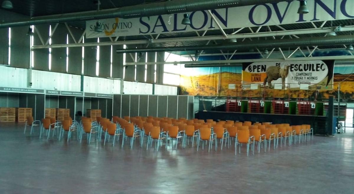 Set de esquileo en el pabellón de exposiciones donde se celebra el campeonato.