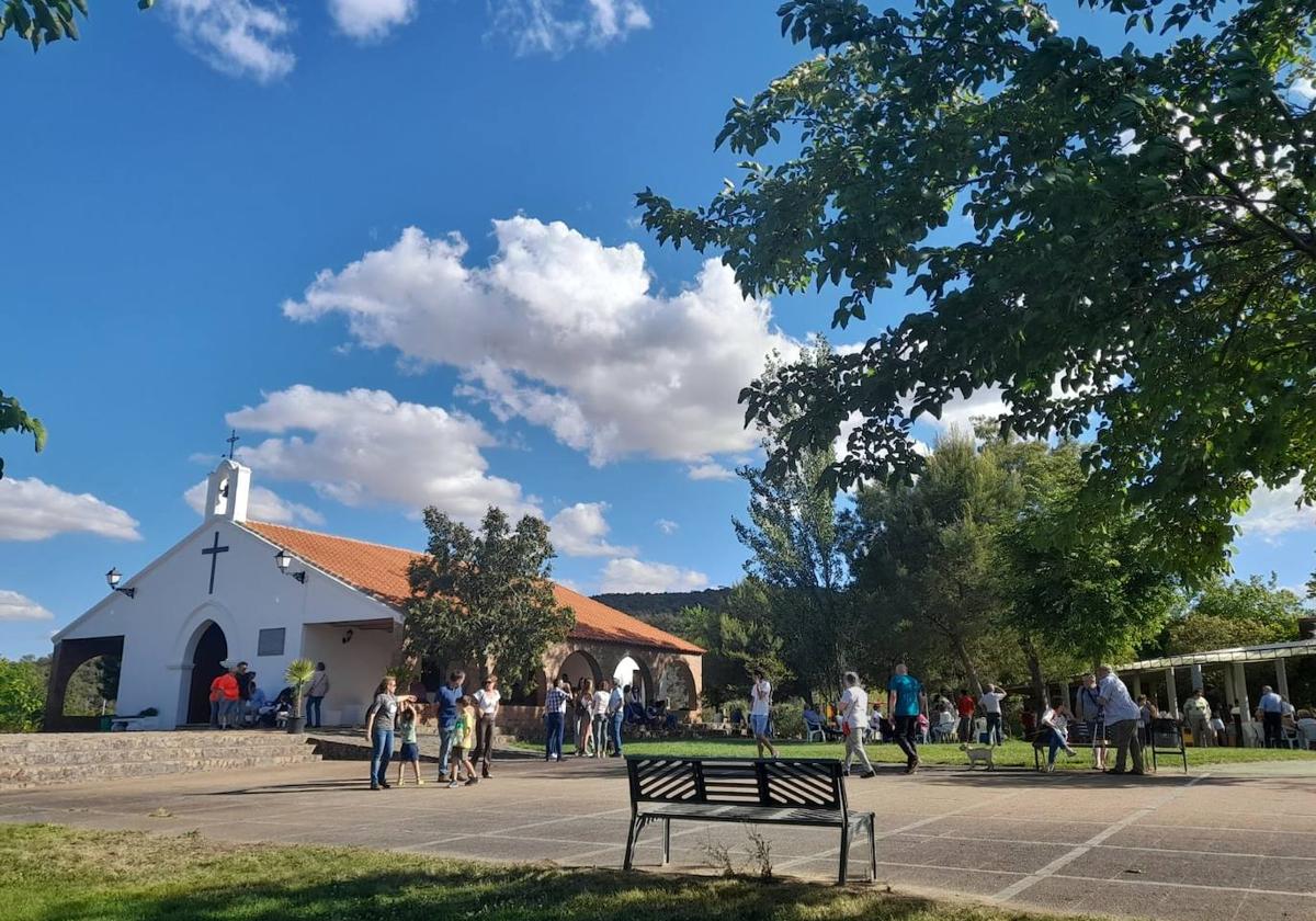 Ambiente festivo y de tradiciones en el XXV Día de la comarca de La Serena celebrado en Monterrubio