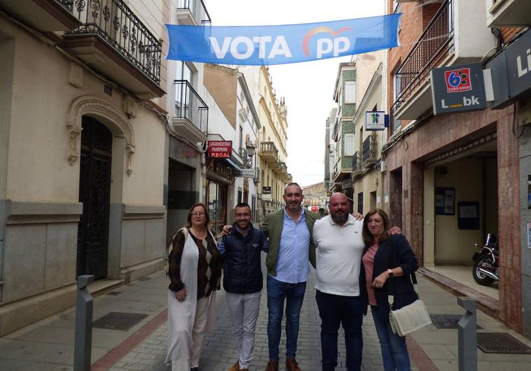 El presidente provincial del PP de Badajoz se reunió en Castuera con el candidato popular a la alcaldía