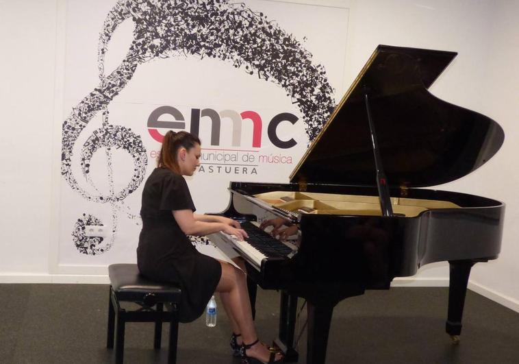 La pianista Davinia González ofreció un concierto extraordinario en Castuera