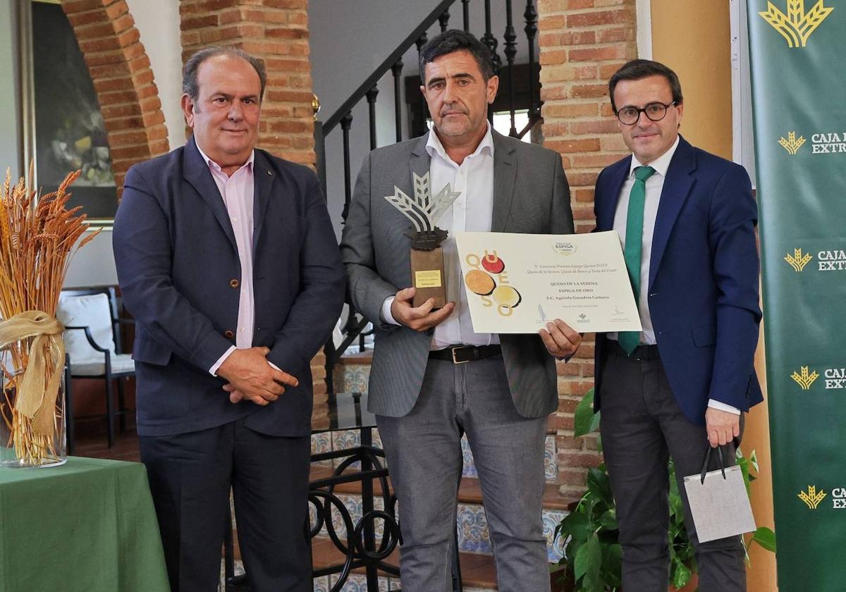 El queso Oro Noble de la Cooperativa Ganadera de Castuera (COVICA) revalida la Espiga de Oro en los V Premios Espiga 2023