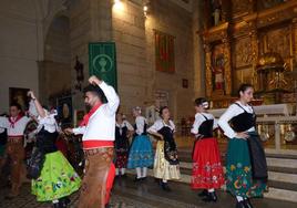 Jotas en la parroquia en honor a la patrona.