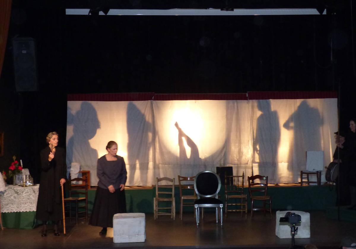 La compañía Serena Teatral lleva a Zalamea de La Serena la obra «La Casa de Bernarda Alba»