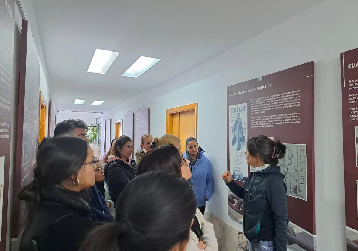 Apertura de la exposición en la Universidad Popular.