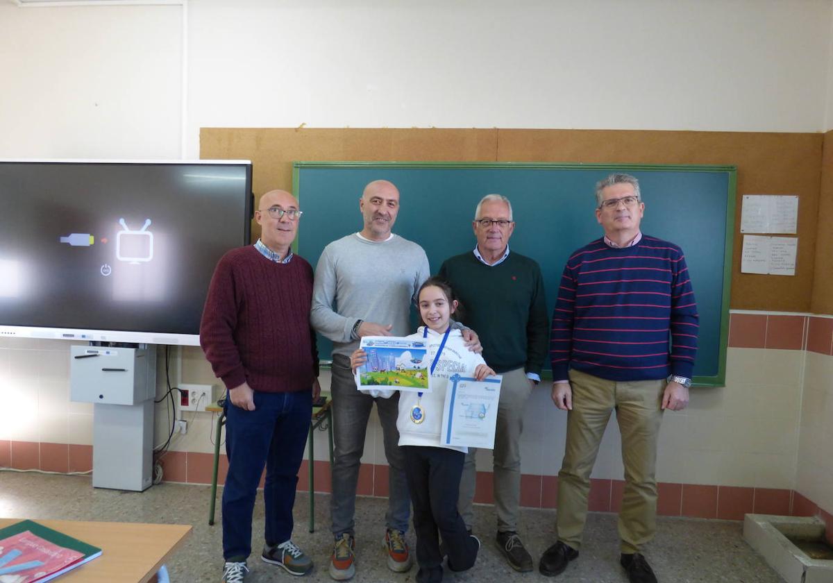 La alumna del colegio de Valdivia, Cristina Sánchez, finalista en el Concurso Internacional de Dibujo Infantil de Aqualia