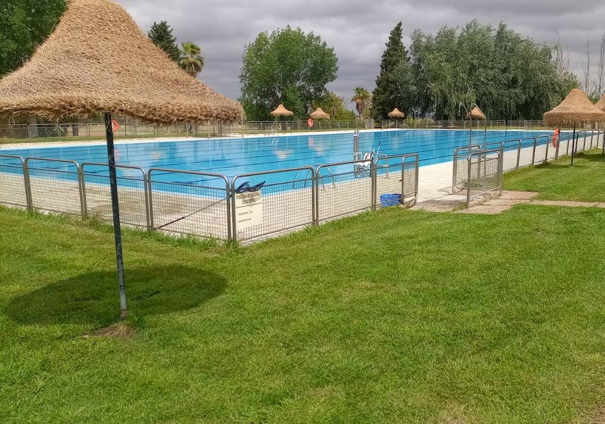 El Ayuntamiento oferta dos plazas de Médico para la piscina municipal