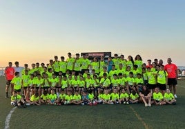 Foto oficial de los participanres en el Campus.