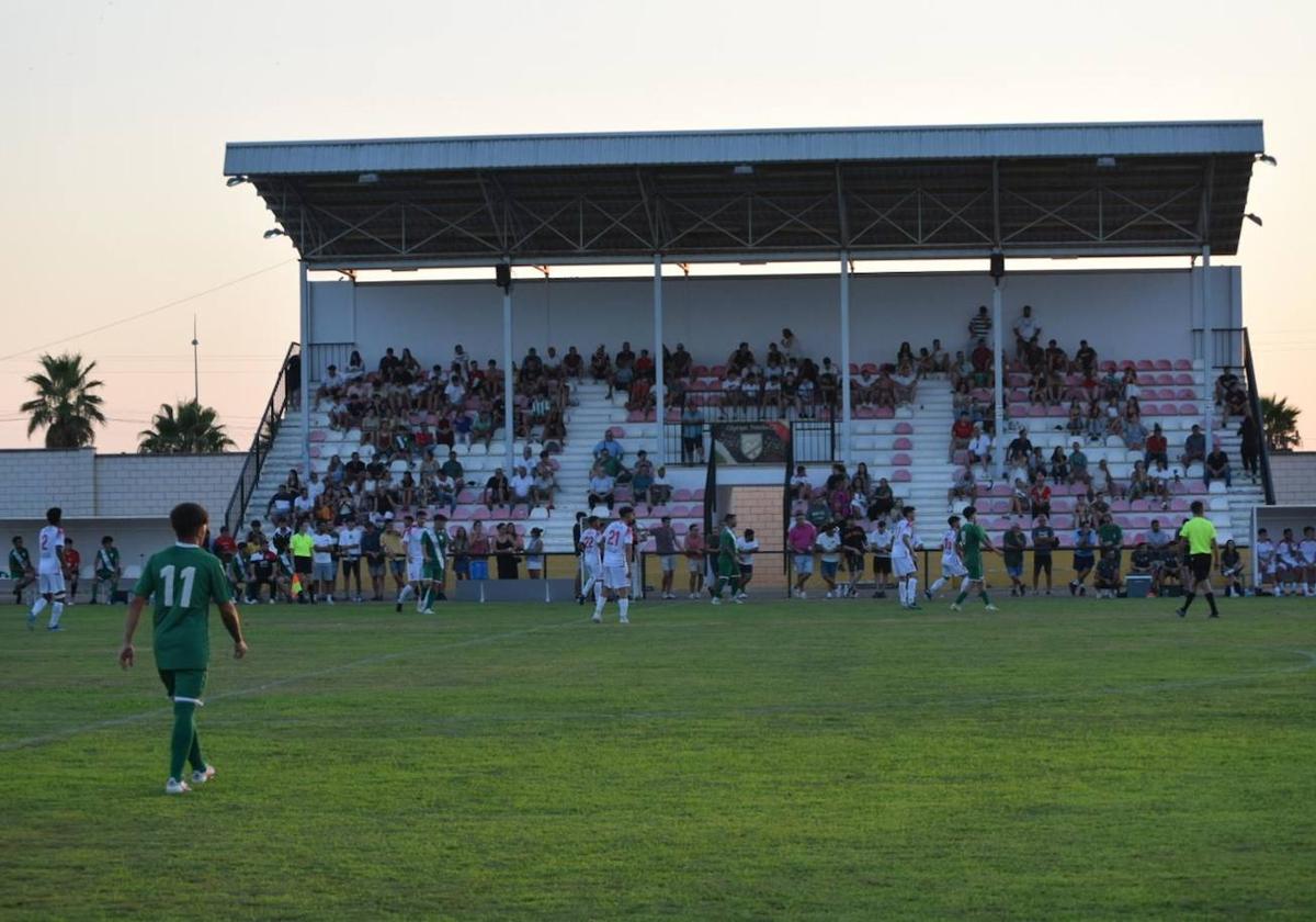 Imagen del partido jugado en el municipal de Navalvillar de Pela.