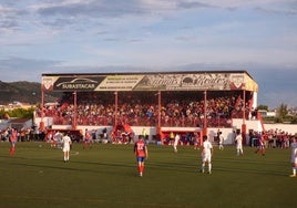 Tribuna del campo de fútbol de Castuera.
