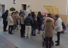 Papá Noel en la calle Arcos con pequeños y familias.