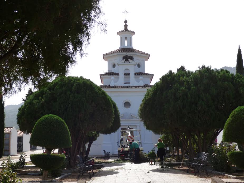 El Consistorio realiza diversas mejoras en el Cementerio Municipal y su entorno