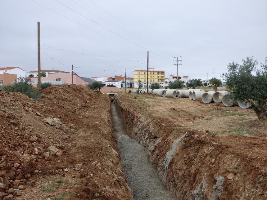 El Ayuntamiento finaliza las obras de mejora y ampliación en la red saneamiento de la zona de la Plaza de Brasil