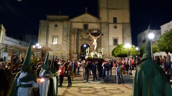 La procesión del Cristo de la Victoria recorrió ayer las calles de la localidad