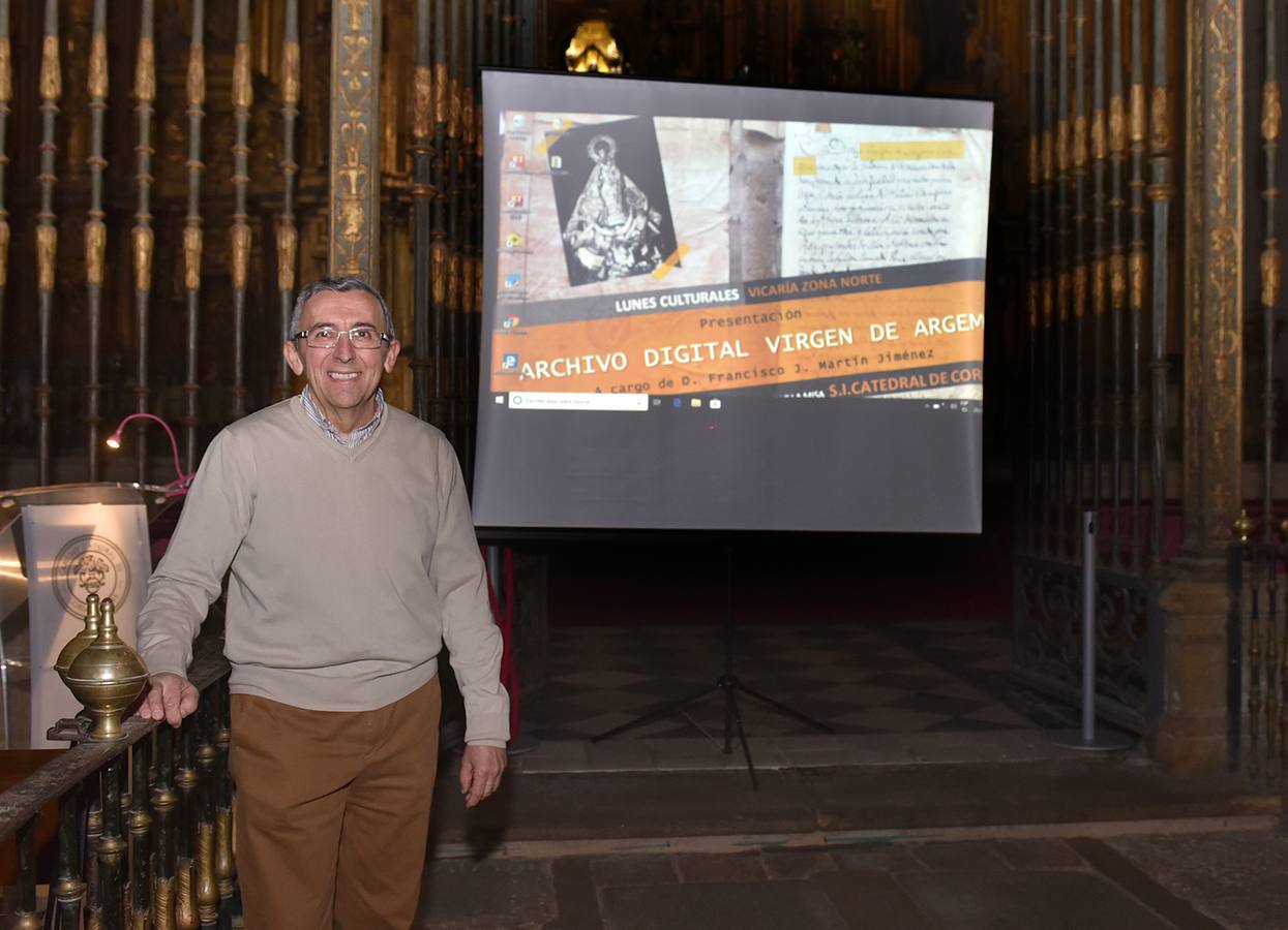 Francisco Martín ofreció la presentación del archivo digital de la Cofradía de Argeme
