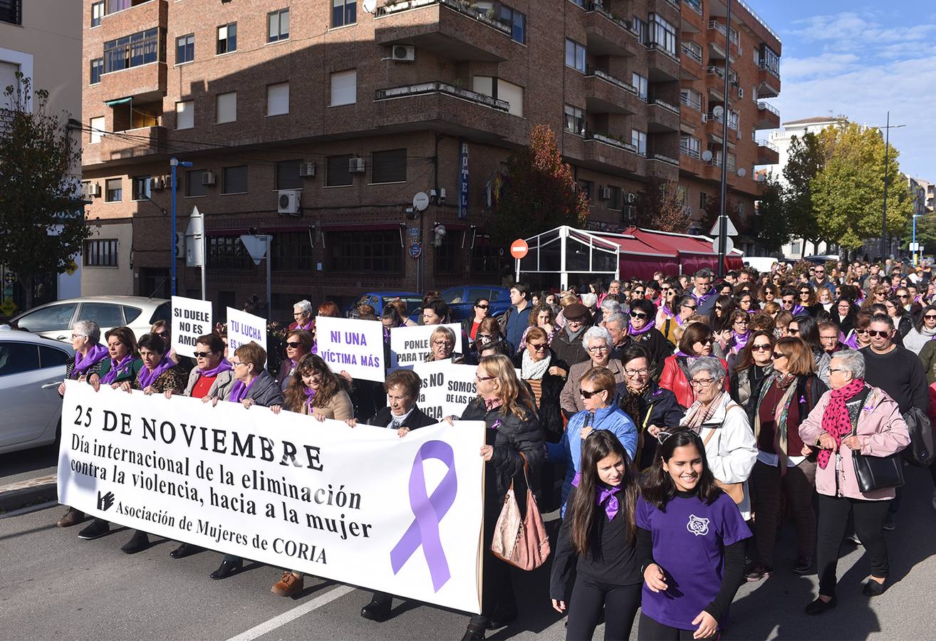 La marcha recorriendo una de la avenidas de la ciudad