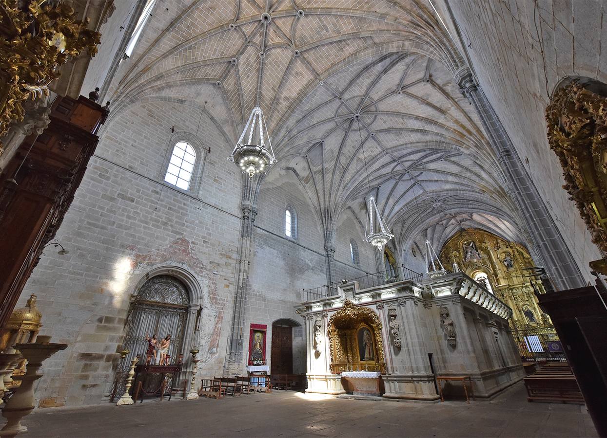 La Seo Cauriense acoge hoy la Misa Crismal presidida por Ciriaco Benavente obispo emérito de Albacete