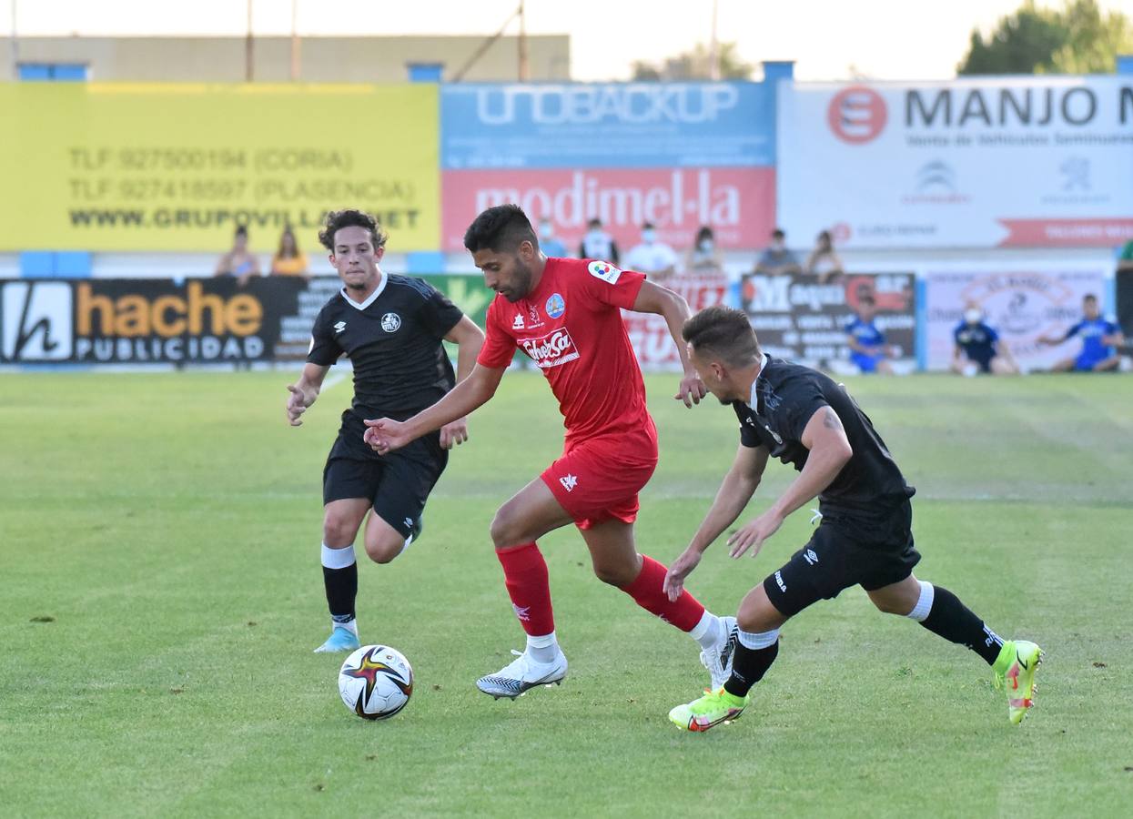 Empate del Coria en La Isla ante un buen Salamanca