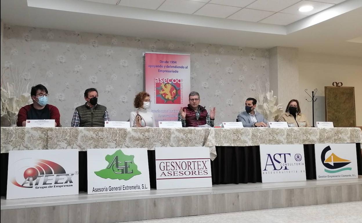 Mesa de la ponencia 