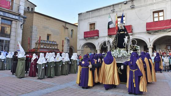 Tres procesiones marcan el Viernes Santo en Coria