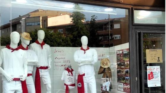 Los comercios de Coria compiten por el mejor escaparate Sanjuanero