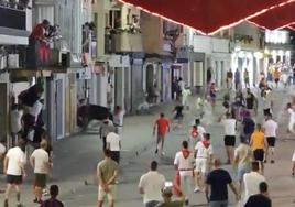 Momento de la cogida durante el encierro de Altivo