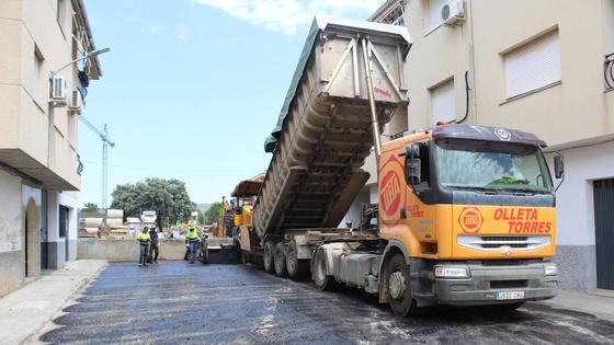 Coria continúa los trabajos de asfaltado en las calles de Coria, Puebla y Rincón
