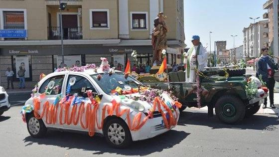 Procesión de vehículos adornados el domingo en Coria en honor a San Cristóbal