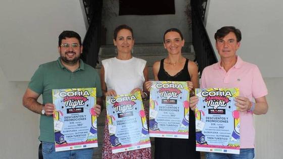 Coria vive esta noche la I Showpping Night con descuentos y música en la calle